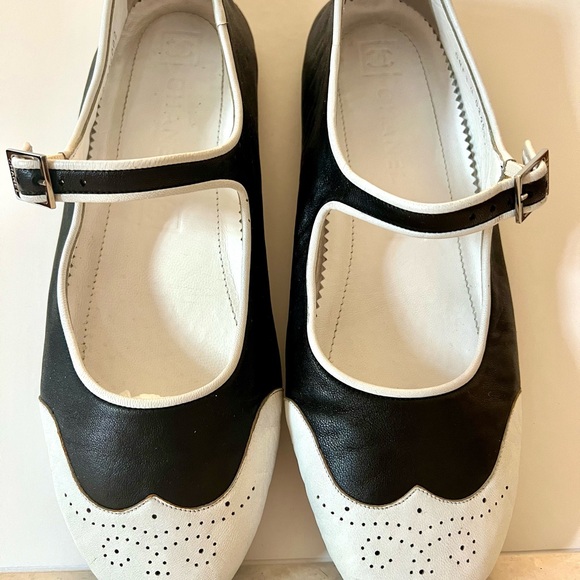 CHANEL Black and White Mary Jane Flats Buckle Detail - Picture 1 of 5
